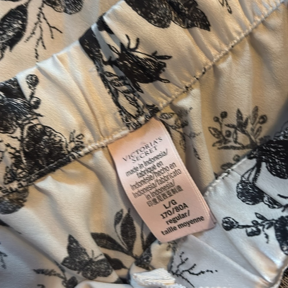 Victoria Secret PJs - Picture 5 of 6
